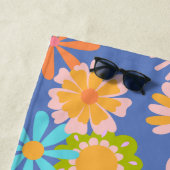 Retro Hippie Flower Pattern in Blue Strandlaken (In situ)