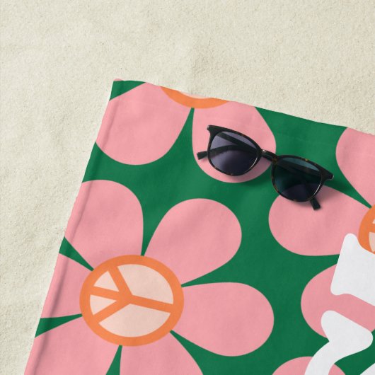 Retro Hippie Peace Flower Green Persoonlijke naam Strandlaken (In situ)