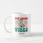 Retro “Hot Cocoa Vibes” Personalized Christmas Koffiemok (Links)