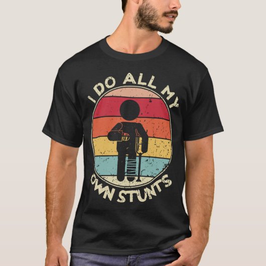 Retro I Do My Own Stunts Injury Tshirt Funny (Voorkant)
