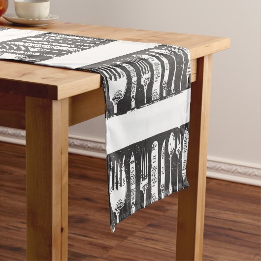 Retro Illustrated Cutlery Art Black en White Korte Tafelloper (Voorbeeld)