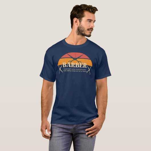 Retro kapper Fade gezegde grappige kapper winkel T-shirt (Voorkant volledig)