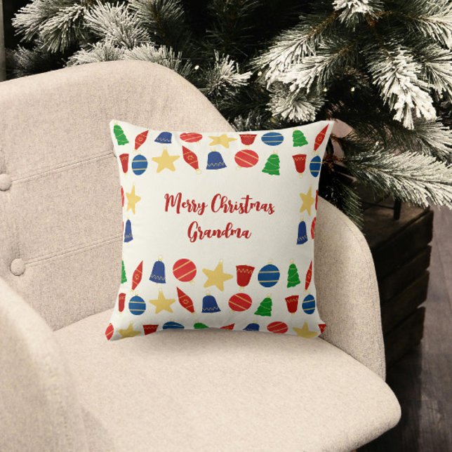 Retro kerstboom ornamenten kussen (Cute retro Christmas pillow with vintage red, blue, gold and green Christmas ornaments)