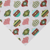 Retro kerstboomversieringen op witte ontkoppeling tissuepapier (Detail)