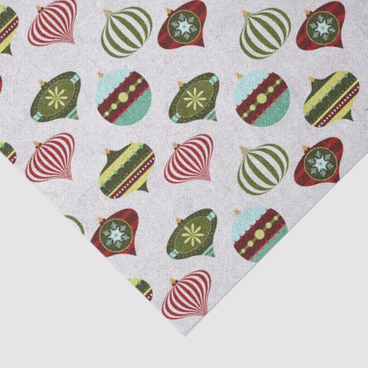 Retro kerstboomversieringen op witte ontkoppeling tissuepapier (Detail)