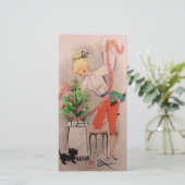 Retro Kerstmis Meisje Trimming Tree Custom Feestdagenkaart (Staand voorkant)