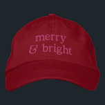 Retro Kerstmis Roze Rood Merry Bright Custom Chic Geborduurde Pet<br><div class="desc">Vier het vakantieseizoen in stijl met dit chique en feestelijke "Merry & Bright" geborduurde honkbal pet. Met retro-geïnspireerde tekst en een levendig roze en rood palet, is dit trendy kerstaccessoire perfect voor het toevoegen van een leuke, nostalgische touch aan uw vakantie-outfits. Of je nu een kerstfeest bijwoont, de kerstboom versiert...</div>