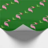 Retro Kerstroze Lawn Flamingos op Green Cadeaupapier (Hoek)