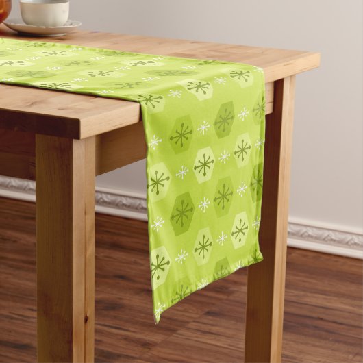 Retro kerstsnowflakes Chartreuse Korte Tafelloper (Voorbeeld)