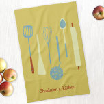 Retro Keuken Gepersonaliseerd Geel Theedoek<br><div class="desc">Fun retro kitchen implements. Change or remove the name or text to personalize. Original art by Nic Squirrell.</div>