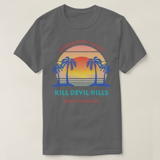 Retro Kill Devil Hills Beach Koesteren elke zonson T-shirt (Design voorkant)