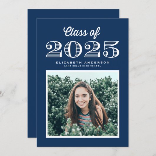 Retro Klasse van 2024 Navy Blue Foto Afstuderen Kaart (Voorkant / Achterkant)