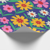 Retro Kleurrijke Boho Bloemen op Marineblauw Cadeaupapier (Hoek)
