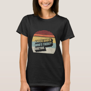 retro klop klop wie is er dokter grappig t-shirt