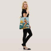 Retro kust pin-up surfer kunst | Blauwe surfstrand Tote Bag (Op model)