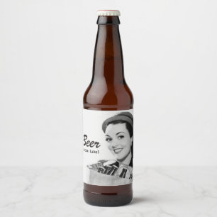 Retro Lachende Vrouw 1950's Holding Bag of Beer Bier Etiket