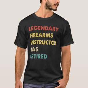 Retro legendarische vuurwapeninstructeur is met pe t-shirt