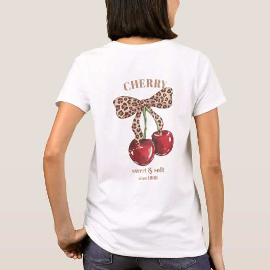 Retro Leopard Bow Cherry Sweet & Soft Since Slogan T-shirt (Achterkant)