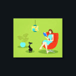 Retro Lezing Vrouw Uitgerekt Canvas Print<br><div class="desc">Deze Retro Reading Woman Stretched Canvas Print heeft een stijl uit de jaren zestig, minimalistische kunst, cartoon tekening van een vrouw die haar prioriteiten op orde heeft. Deze heerlijke boekenwurm is in een echte page-turner gegrift. De vormrijke brunette draagt een aqua jurk en een rode bril, terwijl hij een blauw...</div>