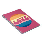 Retro Liefde Typografie Op Sunset Stripes Notitieboek (Rechterzijde)