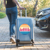 Retro Liefde Typografie Op Sunset Stripes Sticker (Koffer Insitu)