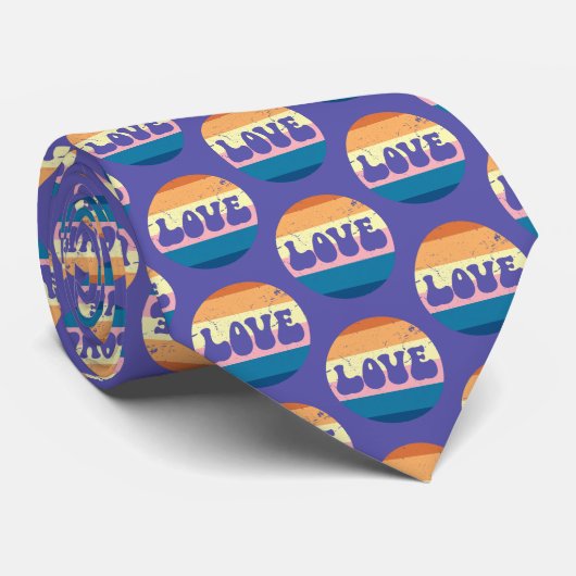 Retro Liefde Typografie Op Sunset Stripes Stropdas (Opgerold)