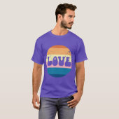 Retro Liefde Typografie Op  Sunset Stripes T-shirt (Voorkant volledig)