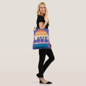 Retro Liefde Typografie Op Sunset Stripes Tote Bag (Op model)