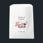 Retro Logo Bowling Party Bedankzakje<br><div class="desc">Bowling Party Favor Bags heeft de typografie "Bowling Party" in een retro,  moderne 50's stijl logo,  met geïllustreerde bowlingbal en pinnen. Deze bevat elementen van blauw,  rood,  wit en grijs,  stippen en een diamantachtergrond. Inclusief sjabloon voor persoonlijke aanpassing.</div>