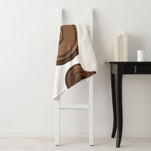 Retro luidsprekers: bruin, geïsoleerd wit. sherpa deken (In situ)