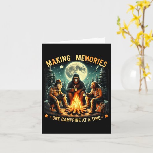 Retro Making Memories One Campfire At A Time Bigfo Kaart (Gele Bloem)