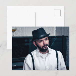 Retro man pianospelen en roken briefkaart