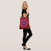 Retro Mandala rood en Paarse Tote Bag (Op model)