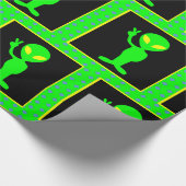 Retro Martian Alien Vredesbord Neon Kleuren Cadeaupapier (Hoek)