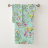 Retro Meadow Classic Flowers Bad Handdoek (Insitu)