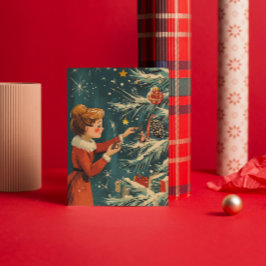 Retro Meisje in Rode Jurk Versiert Kerstboom Feestdagenkaart