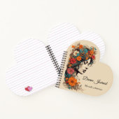 Retro Meisje met Bloemen in Haar Notitieboek (Binnen)