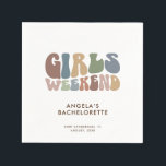 Retro Meisjesweekend Afscheid van de Vrijheid Fees Servet<br><div class="desc">Omarm de geest van de ultieme meidenuitstap met onze Custom Retro Typography Bachelorette Weekend servetten! Deze chic en stijlvolle top dient als een perfect aandenken aan een onvergetelijke reis met je favoriete dames. De voorkant van het shirt toont een boeiende vintage-geïnspireerde "Girls Weekend" typografie die perfect de lol en kameraadschap...</div>