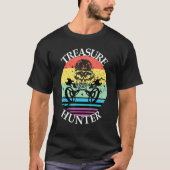 Retro Metaal Detectorist Pirate Treasure T-shirt (Voorkant)