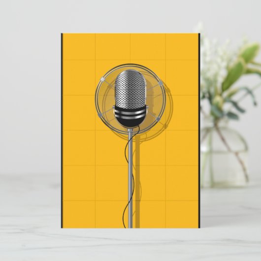Retro Microphone on Bold Yellow Kaart (Staand voorkant)