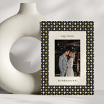 Retro Mid Century Bold Zwart Goud Bloemen Bruiloft Feestdagenkaart<br><div class="desc">Retro Mid Century Bold Zwart Goud Bloemen Bruiloft Kerstmis Vakantie Kaart</div>