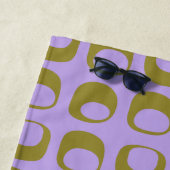 Retro Mid Century Mod Pattern Olive en Lavender Strandlaken (In situ)