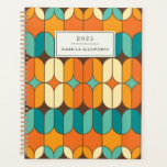 Retro Mid Century Mod Sinaasappel gepersonaliseerd Planner<br><div class="desc">Stap in stijl met deze Retro Mid Century Modern Pattern Personalized Planner, met een gewaagd sinaasappel en blauw ontwerp! Geïnspireerd door de klassieke esthetiek van het midden van de eeuw, combineert deze planner strakke geometrische vormen en levendige tinten voor een tijdloze maar trendy look. Ideaal om te organiseren met een...</div>