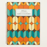 Retro Mid Century Mod Sinaasappel gepersonaliseerd Planner<br><div class="desc">Stap in stijl met deze Retro Mid Century Modern Pattern Personalized Planner, met een gewaagd sinaasappel en blauw ontwerp! Geïnspireerd door de klassieke esthetiek van het midden van de eeuw, combineert deze planner strakke geometrische vormen en levendige tinten voor een tijdloze maar trendy look. Ideaal om te organiseren met een...</div>