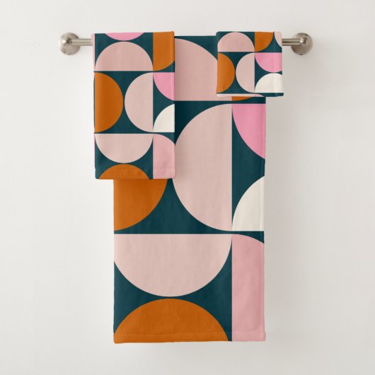 Retro Mid Century Modern Pattern Blue Blush Pink Bad Handdoek (Insitu)