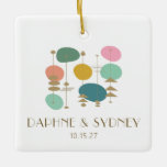 Retro Mid Century moderne aangepaste trouwfoto Keramisch Ornament<br><div class="desc">Vier een speciale bruiloft met dit stijlvolle mid-eeuwse ornament met abstracte retro-vormen in zachte pasteltinten met gouden accenten. De voorkant toont de namen en trouwdatum van het paar in een chique, verfijnd lettertype, terwijl de achterkant kan worden gepersonaliseerd met een gekoesterde foto. Een perfect vakantiegeschenk of souvenir om een prachtige...</div>