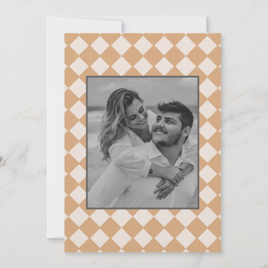 Retro Minimale geruit patroon Beige bruiloft Save The Date (Achterkant)