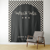 Retro Miss voor Mrs. Vrijgezellenfeest Black Mod M Wandkleed (In situ)