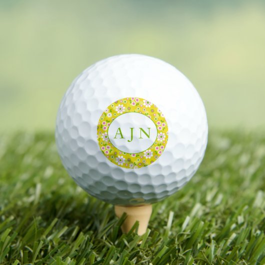 Retro Mod Flowers Yellow & White Monogram Golfballen (Insitu Shirt)