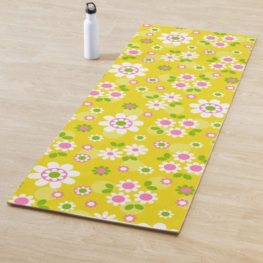 Retro Mod Flowers Yellow & White Yogamat (In situ)